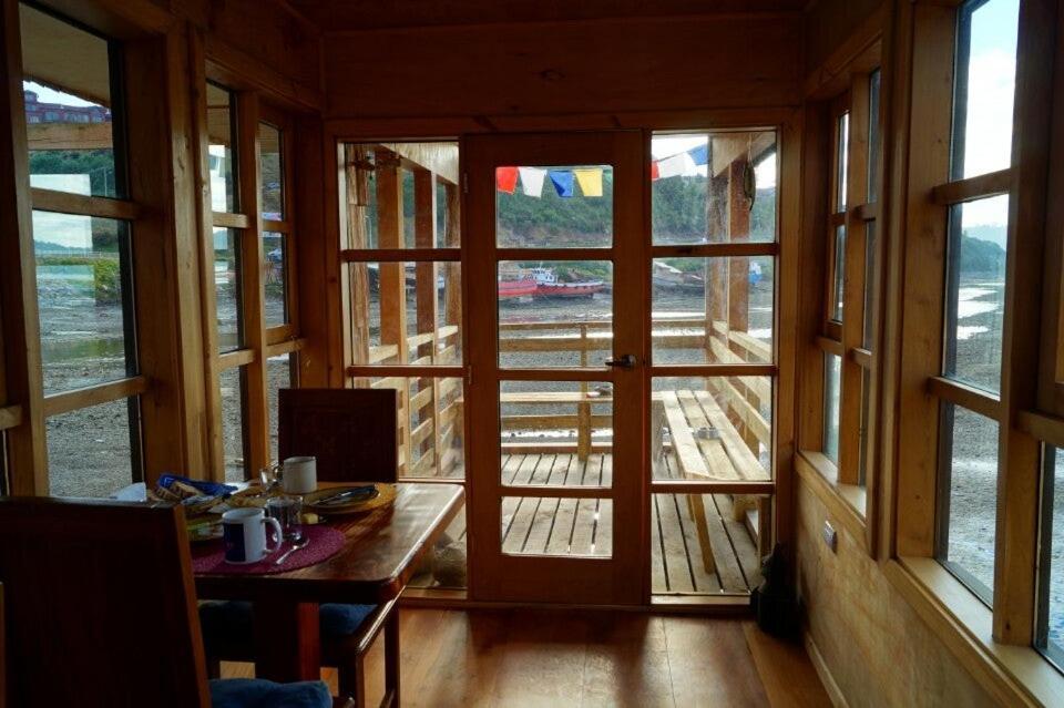 Hostal Palafito Waiwen Castro Exterior foto