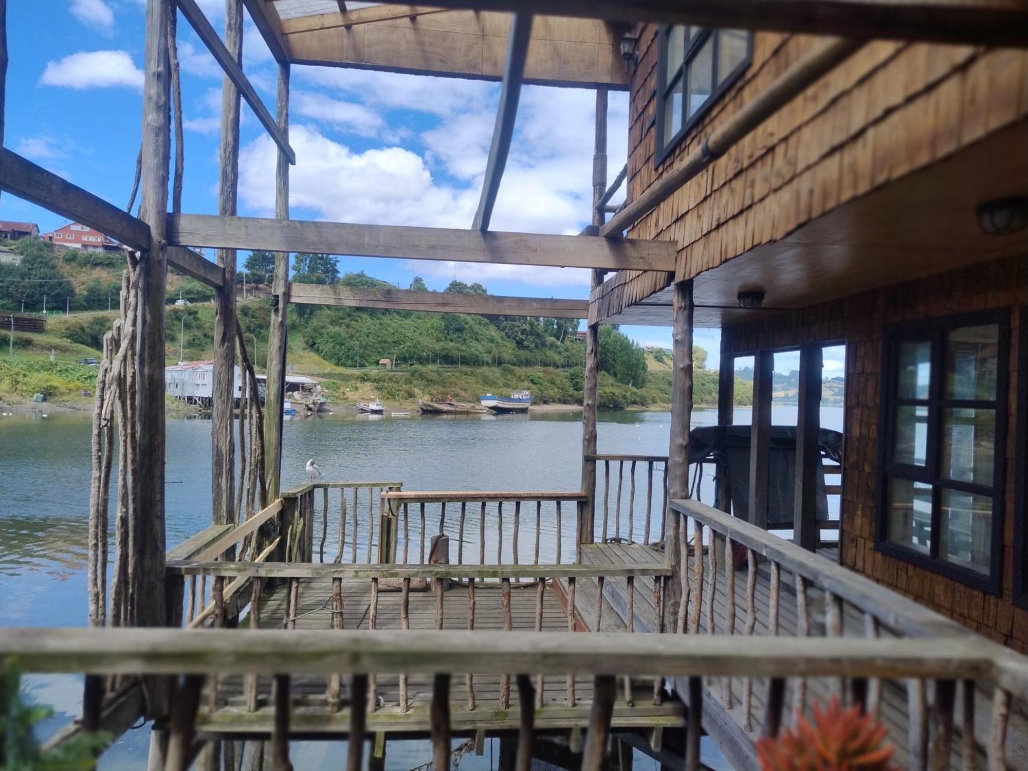 Hostal Palafito Waiwen Castro Exterior foto